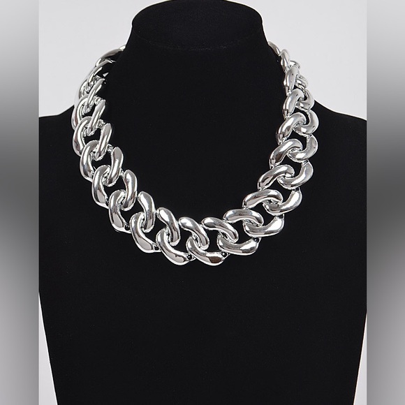 Oversized Chunky Chain Collar Statement Necklace - Picture 2 of 5